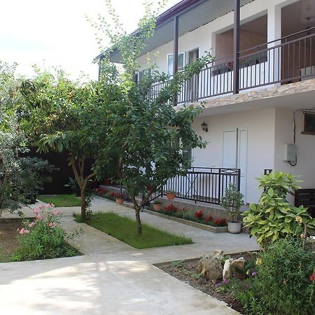 Guest House U Aleny Gagra Exterior photo