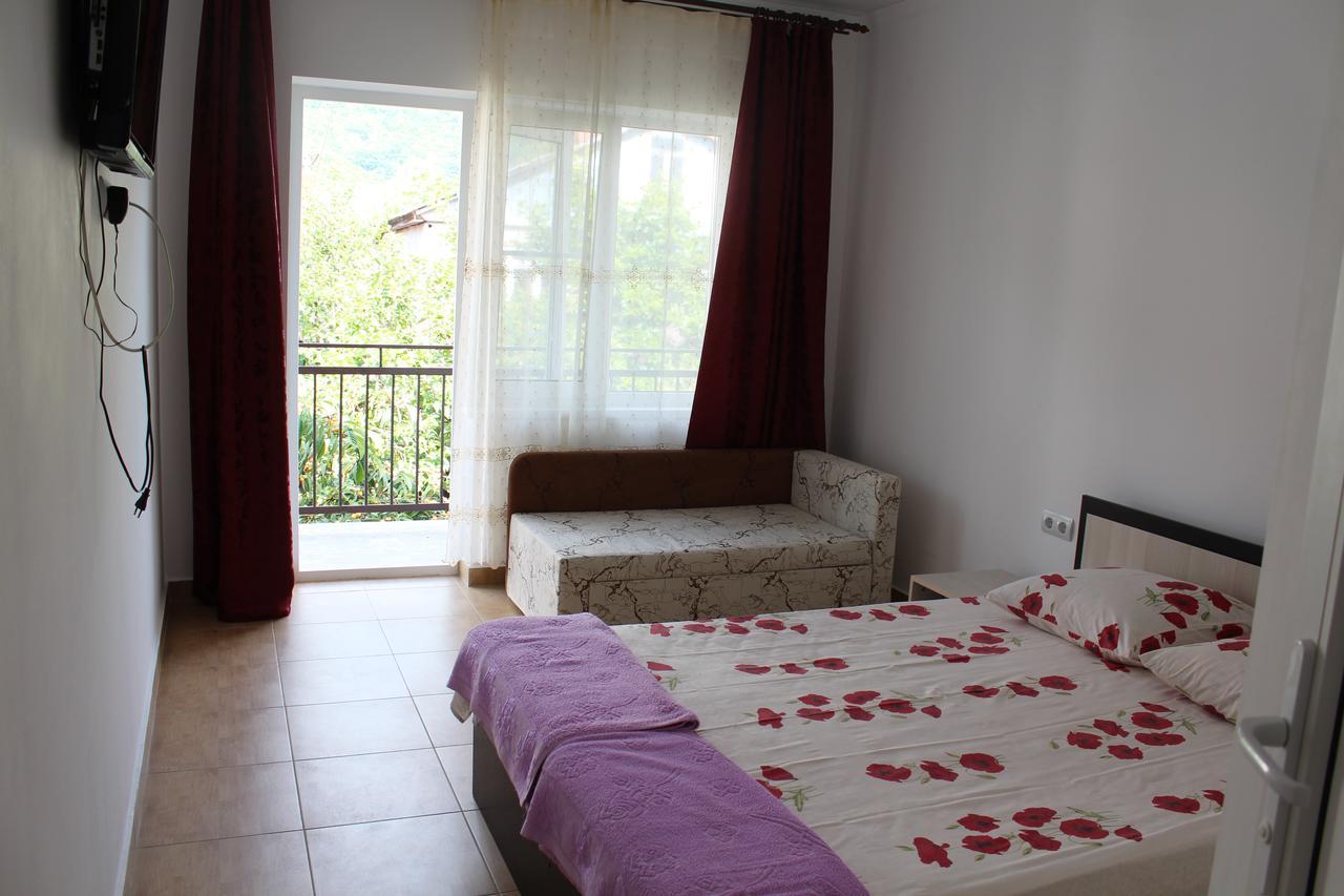 Guest House U Aleny Gagra Exterior photo