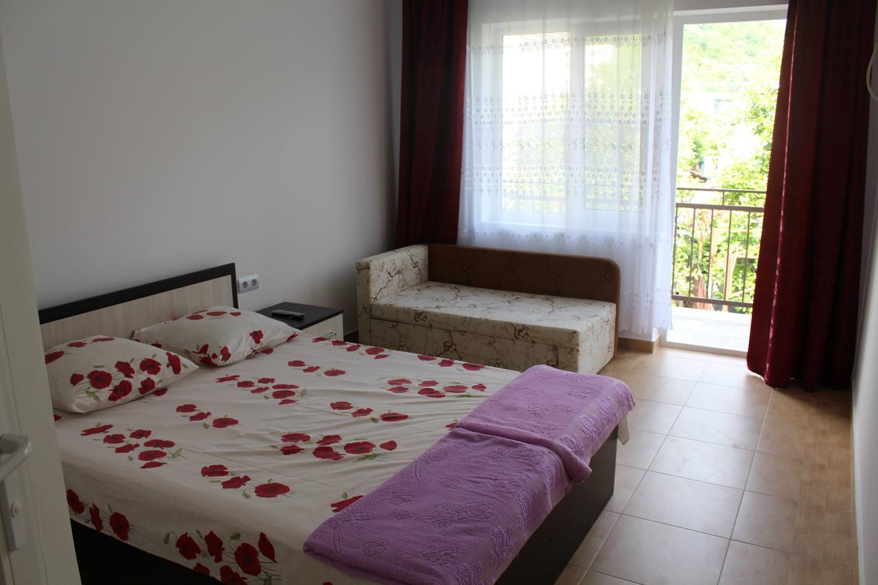 Guest House U Aleny Gagra Exterior photo
